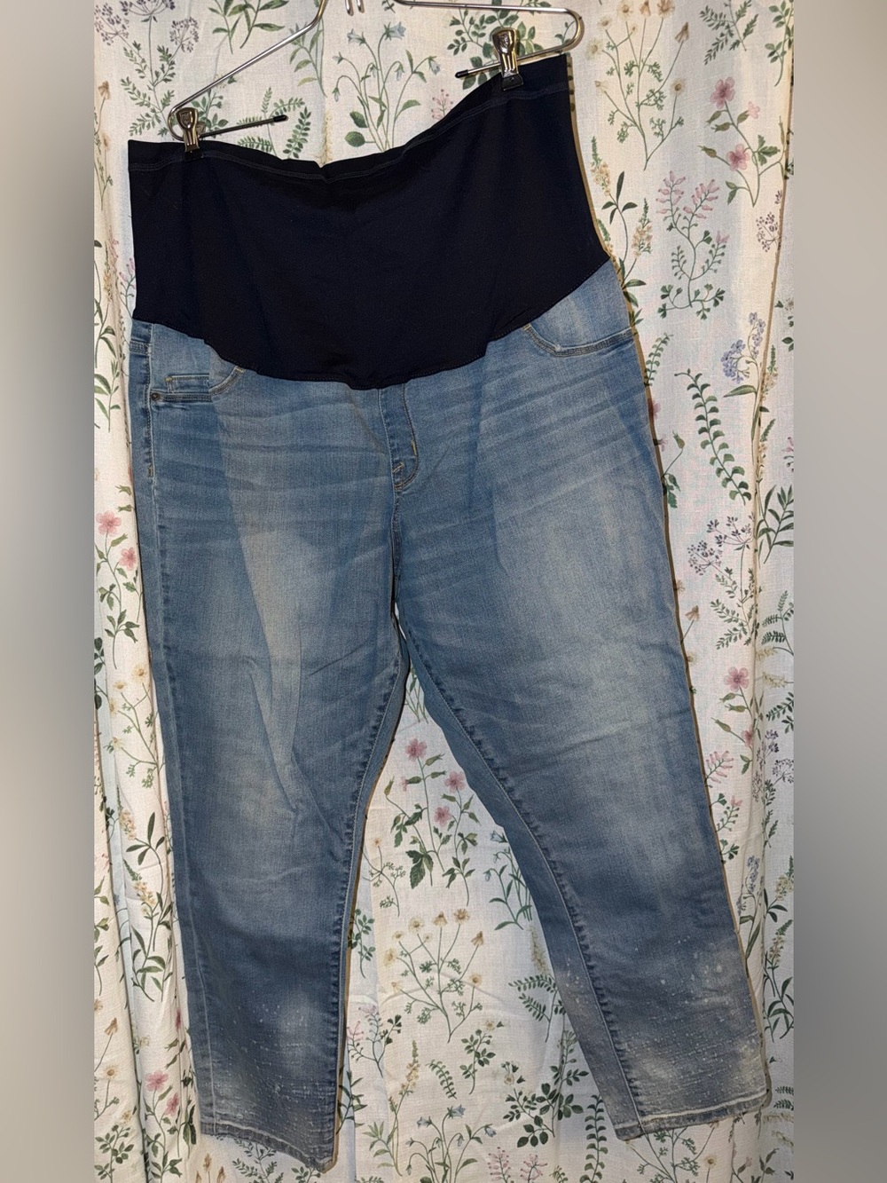 Liz Lange Light Wash Maternity Jeggings with Black Stretch Panel